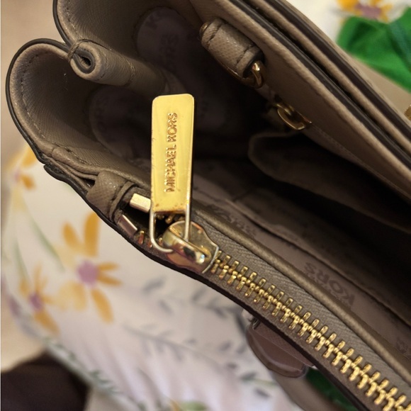 Michael Kors Handbag - Picture 6 of 9